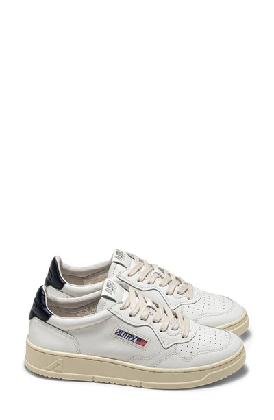 Autry Sneakers Medalist Low In White Leather And Black Heel