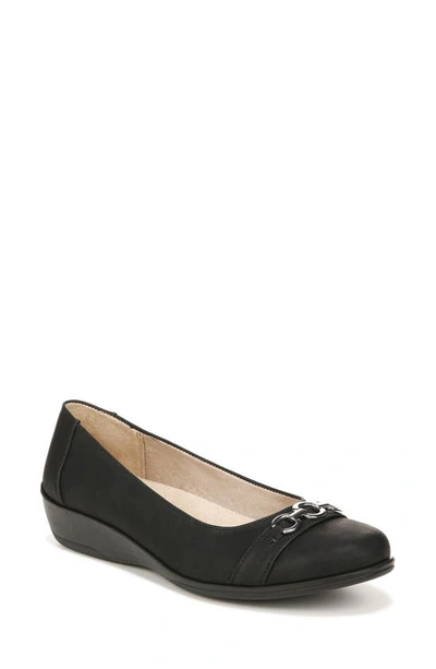 Lifestride Ideal Chain Wedge Flat In Black