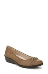 Lifestride Ideal Chain Wedge Flat In Mocha