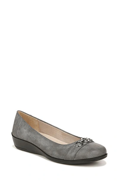 Lifestride Ideal Chain Wedge Flat In Charcoal