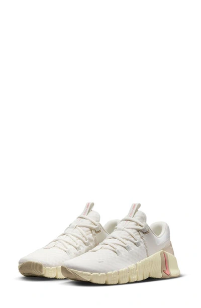 Nike Women's Free Metcon 5 Workout Shoes In Sail/ Sanddrift/ Coconut Milk