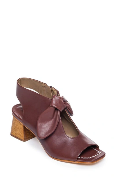 Bernardo Lizzie Sandal In Hot Chocolate