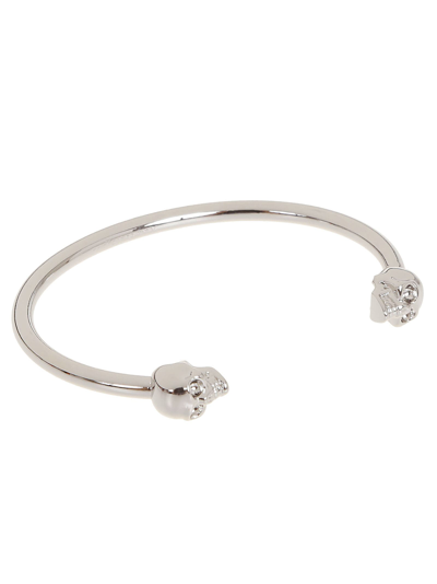 Alexander Mcqueen Twin Skull Cuff - 银色 In Silver