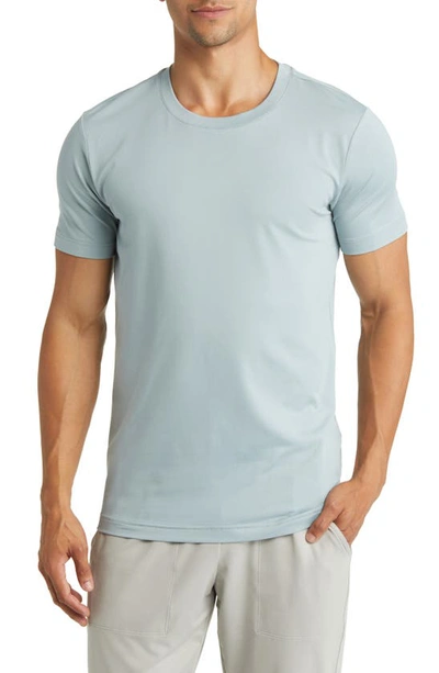 Alo Yoga Conquer Reform Performance T-shirt In Cosmic Grey