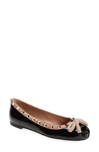 Valentino Garavani Rockstud Patent Leather Ballet Flats In Black