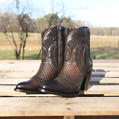 Pre-owned Cuadra Women's Boots In White