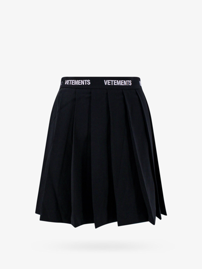 Vetements Logo Band Printed Pleated Mini Skirt In Black