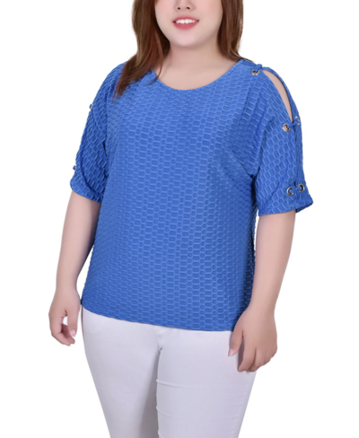 Ny Collection Plus Size Short Sleeve Honeycomb Textured Grommet Top In Blue