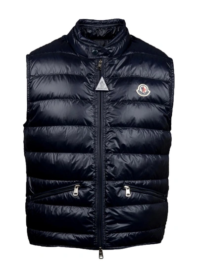 Moncler Logo Patch Padded Gilet In 999