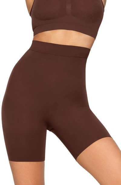 Skims High-waist Shine Shorts In Cocoa