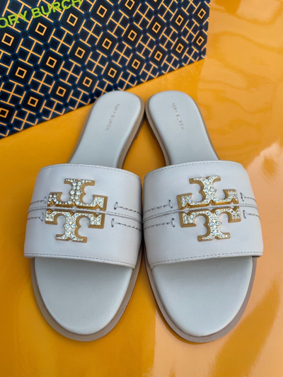 Pre-owned Tory Burch Everly Slide Sandals Calf Leather Crystal Logo Dulce De Leche In White