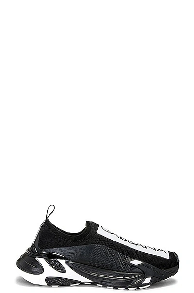 Dolce & Gabbana Fast Black Low-top Sneakers With Contrasting Logo Print In Stretch Knit Man In Nero