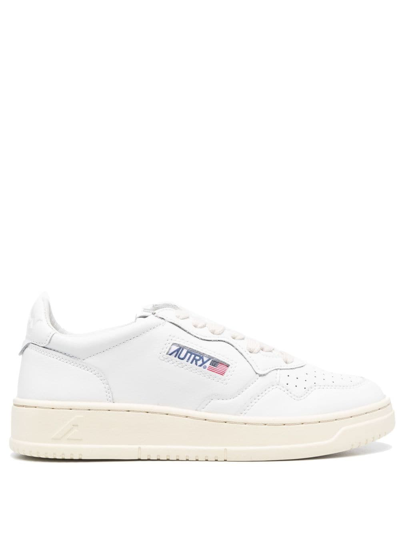 Autry Medalist Low Leather Trainers In White