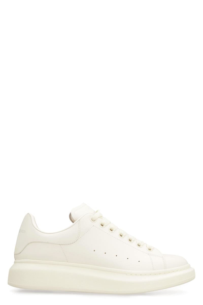 Alexander Mcqueen Larry Leather Chunky Sneakers In Panna