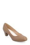 Journee Collection Luu Round Toe Pump In Chestnut