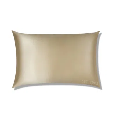 6fiftytwo® Gold / Neutrals / Yellow Pure Mulberry Silk Pillowcase - Champagne In Brown