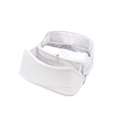 6fiftytwo® Women's Silver Carry-all Bag