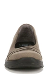 Bzees Goody Slip-on Shoe In Leather Fabric Olivenight