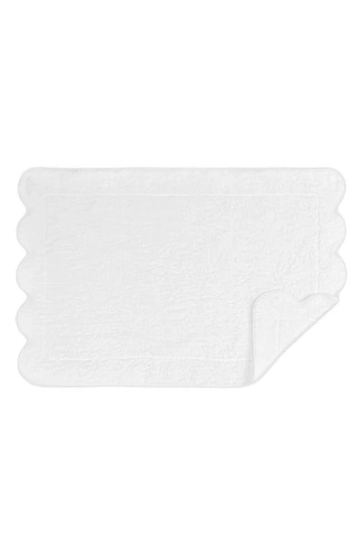 Matouk Cairo Scallop Trim Cotton Tub Mat In White/white