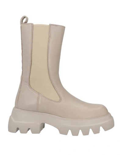 Copenhagen Studios Woman Ankle Boots Dove Grey Size 8 Soft Leather