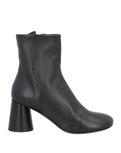 Halmanera Woman Ankle Boots Black Size 7.5 Soft Leather
