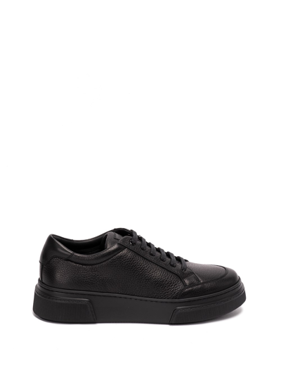 Giorgio Armani Herren Pebbled Leather Trainers In Black  