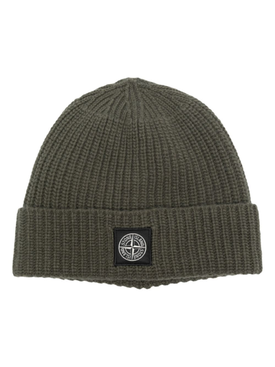 STONE ISLAND LOGO-PATCH RIBBED BEANIE