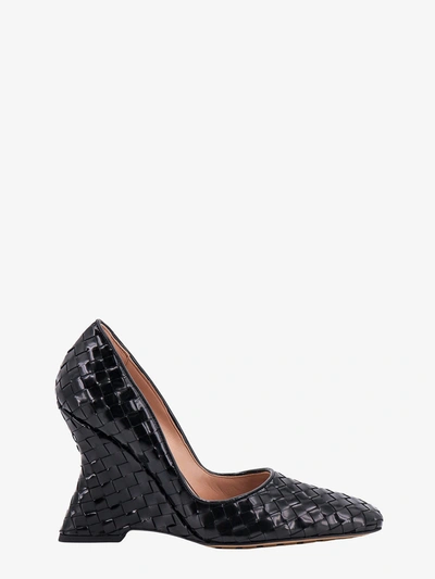 Bottega Veneta Comet Sculpted Wedge Pump In Black