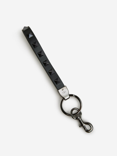 Valentino Garavani Stud Detailed Keychain In Black