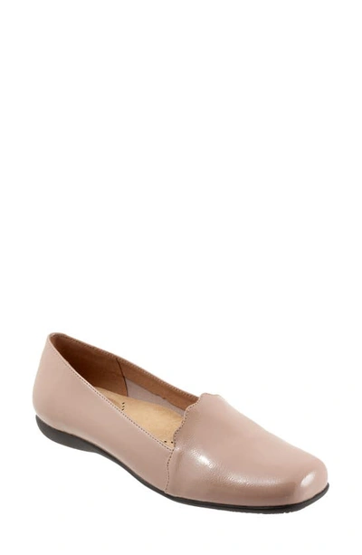 Trotters Sage Flat In Taupe Patent
