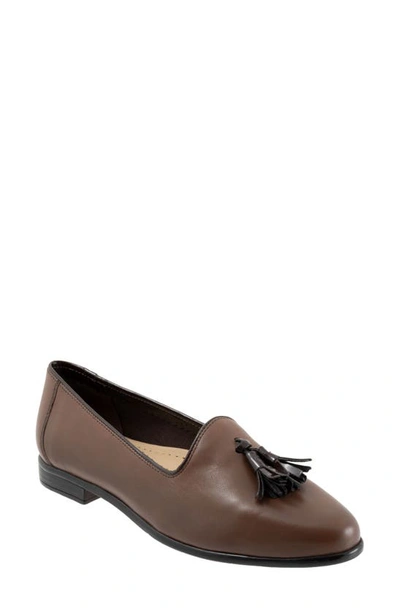 Trotters Liz Tassel Loafer In Dark Taupe