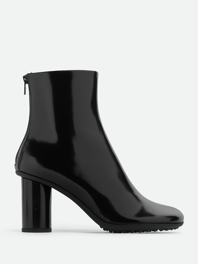 Bottega Veneta Atomic Glossed-leather Ankle Boots In Black