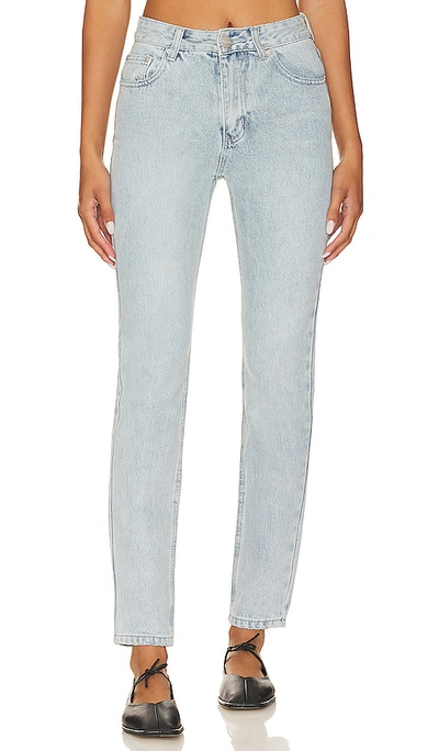 Superdown Bailee Butt Slit Jean In Light Washed Blue