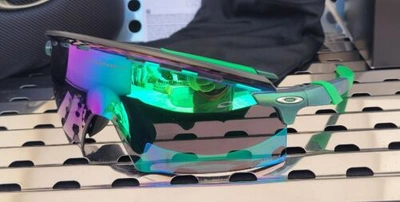 Pre-owned Oakley Encoder Strike 9235-0439 Sunglasses Gamma Green W/ Prizm Jade Vented