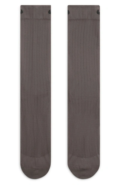 Nike Women's Sheer Crew Socks (1 Pair) In Brown