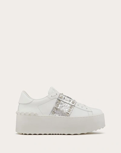 Valentino Garavani Rockstud Untitled Flatform Trainer In Calfskin With Metallic Crackle-effect Band  In White/silver