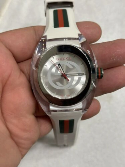 Pre-owned Gucci Sync Xxl Ya137102 White Rubber Band White Dial Unisex Watch