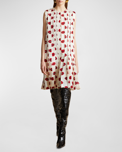 Khaite Blaz Lips-print Pleated Sleeveless Shift Dress In Cream / Red