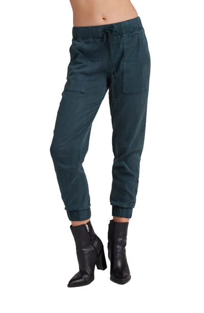 Bella Dahl Pocket Joggers In Jade Night