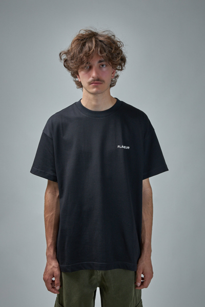 Flâneur Essential T-shirt In Black