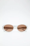 IN THE MOOD FOR LOVE CAROLINE BK SUNGLASSES WITH CHAIN IN WHITE