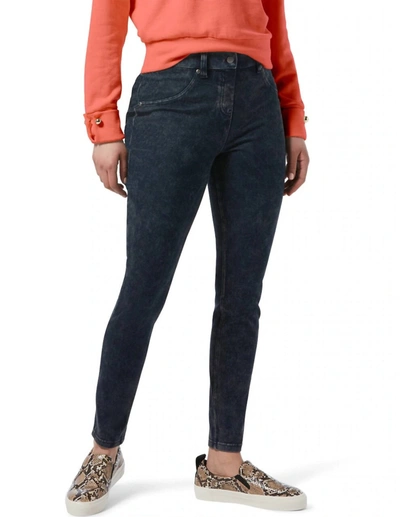 HUE WOMEN'S ULTRA SOFT HIGH WAIST CURVY DENIM LEGGINGS IN STORMY BLUE WASH