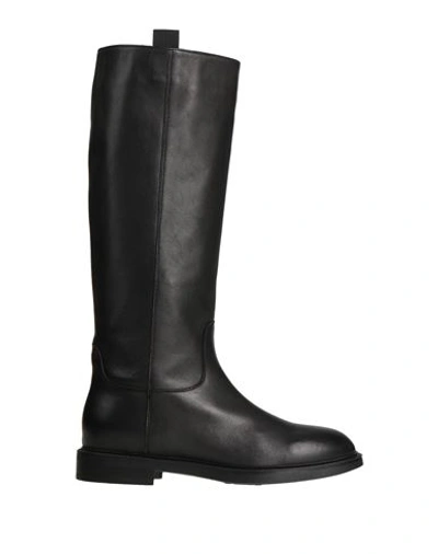 Doucal's Smooth-grain Leather Boots In Black
