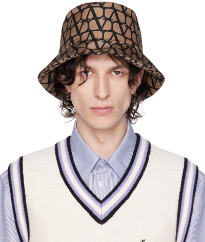 Valentino Garavani Vlsign Bucket Hat In Camel/black