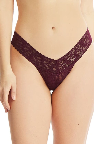Hanky Panky Signature Lace Low Rise Thong In Dried Cherry