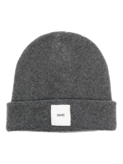 Oamc Logo-patch Ribbed-knit Beanie In Grey