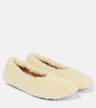 Bottega Veneta Atomic Shearling-trimmed Ballet Flats In Beige