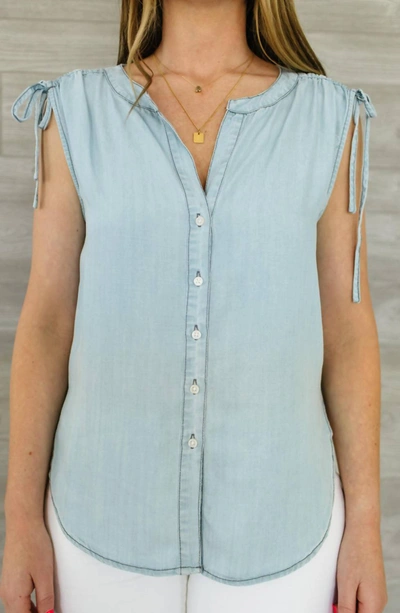 Bb Dakota Short Stop Top In Chambray In Blue