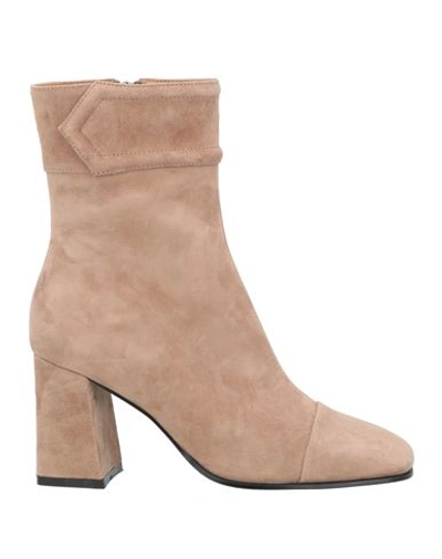 Bibi Lou Woman Ankle Boots Light Brown Size 11 Soft Leather In Beige