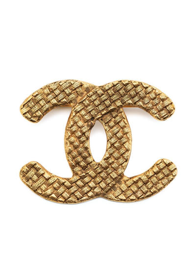 Pre-owned Chanel 1994 Cc Woven-engraved Brooch In Gold